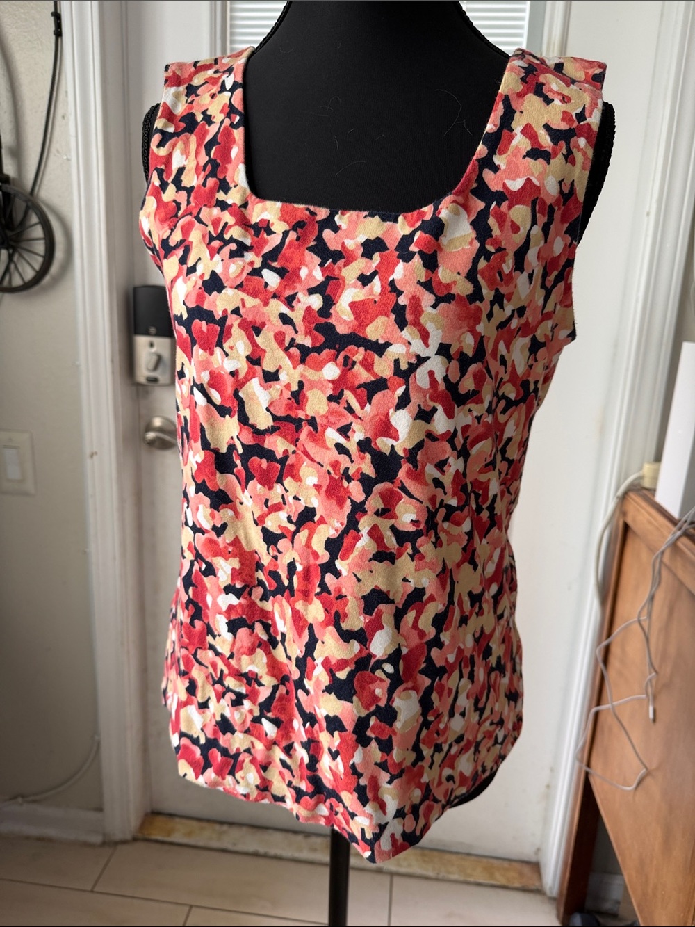 Chico's Red Black Cream Abstract Scoop-Neck Tank